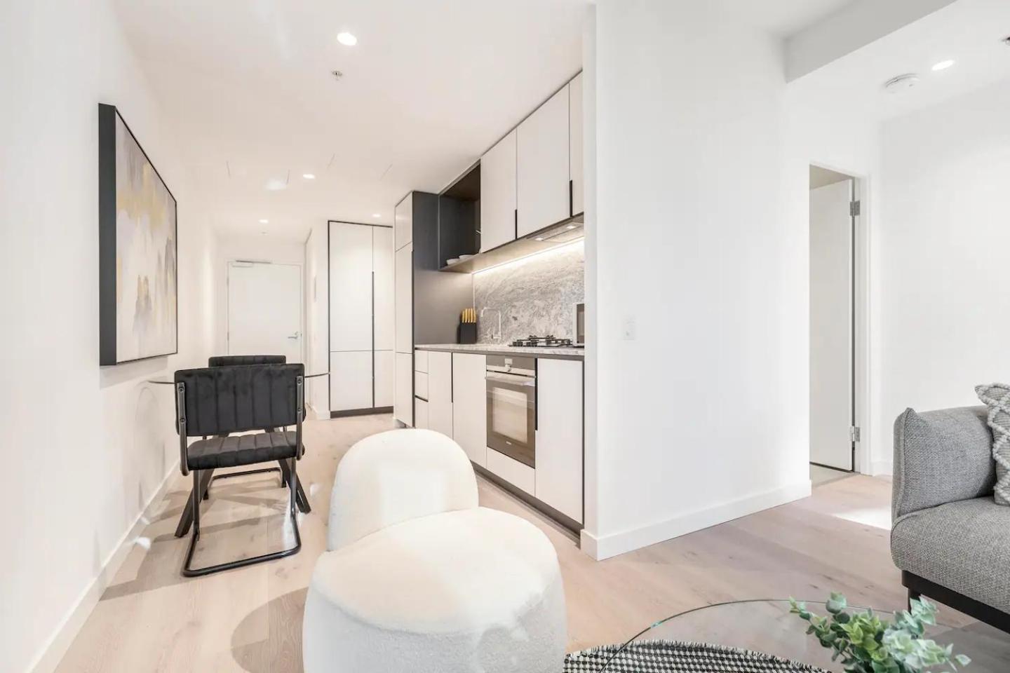 Apartment West Side Trendy Cbd Livingworkshoprestplay Melbourne