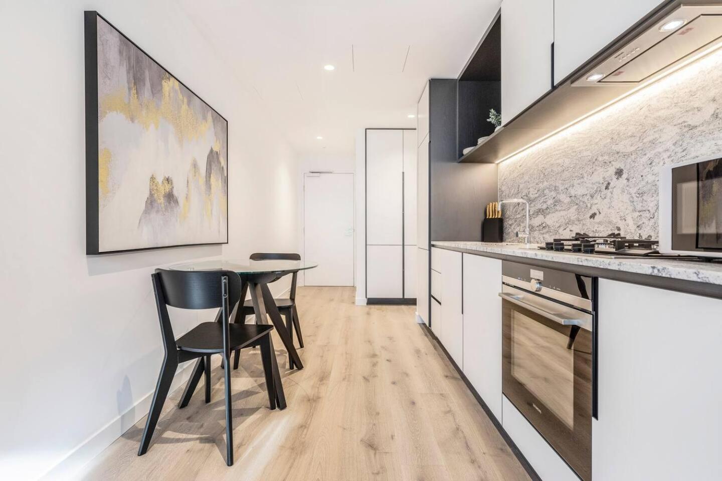 West Side Trendy Dynamic Cbd Lifestyle * Melbourne