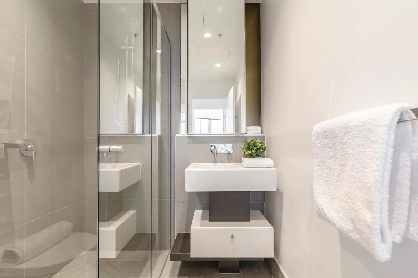 West Side Trendy Dynamic Cbd Lifestyle Apartment *