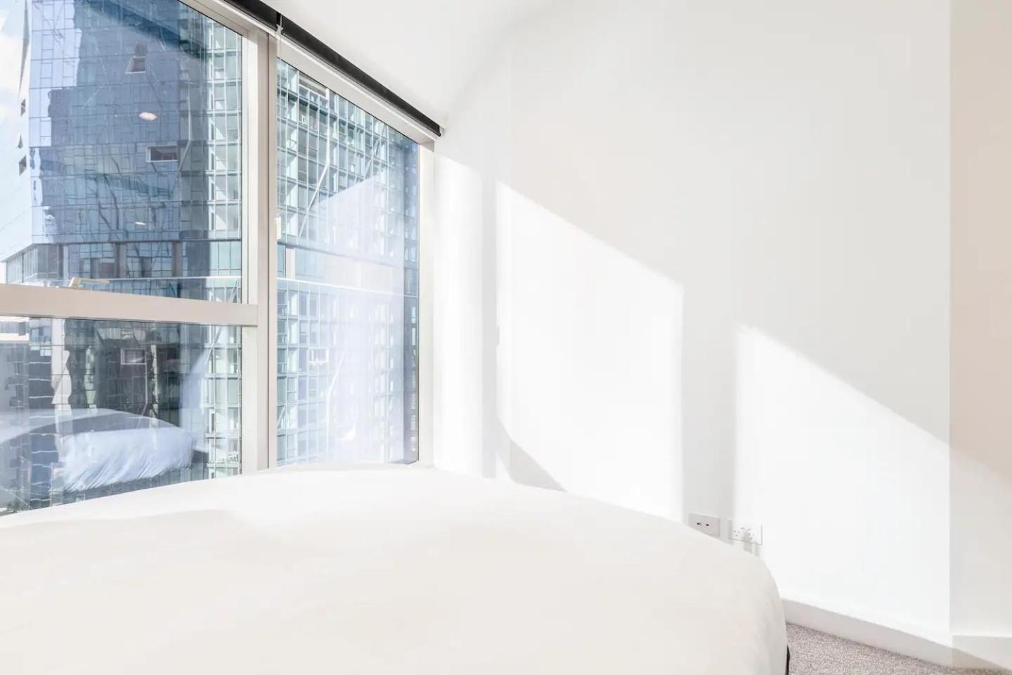 West Side Trendy Dynamic Cbd Lifestyle Apartment