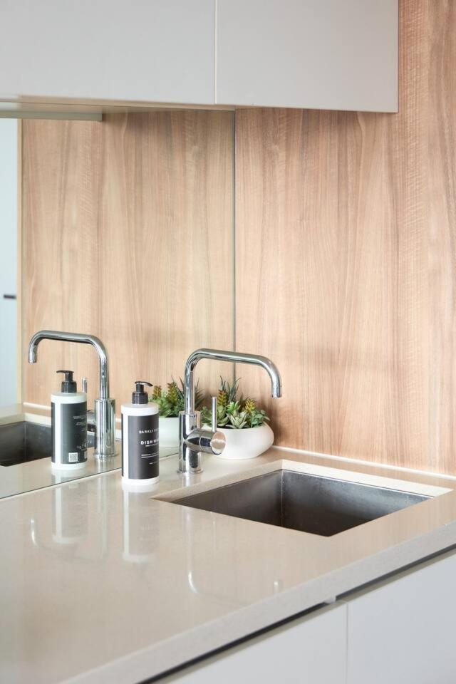 Apartment 'south Yarra Skyline' A Mid-century Modern Melbourne