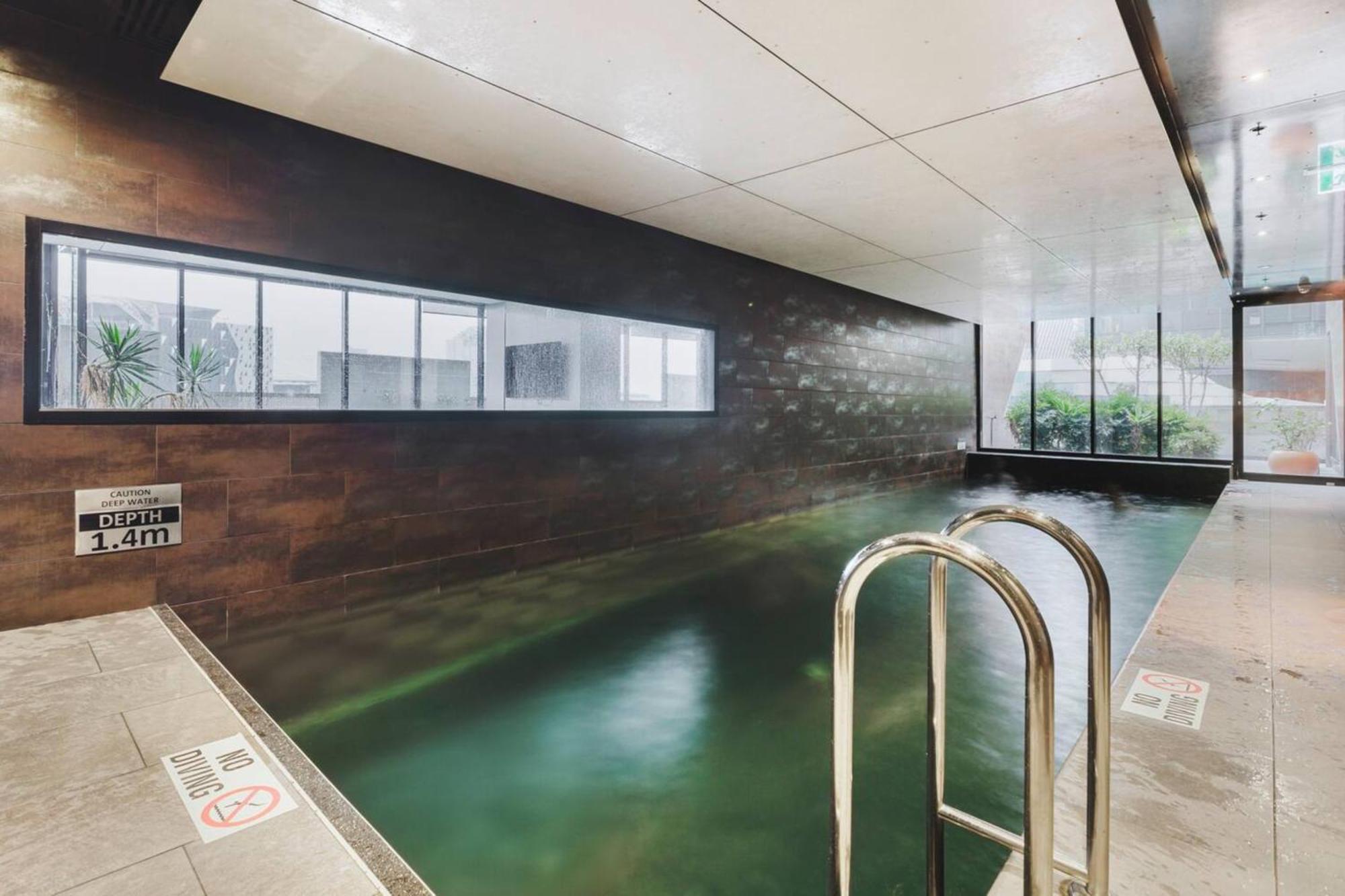 Exec King Bed Skybus Sthn X Pking Pool Gym Sauna Apartment