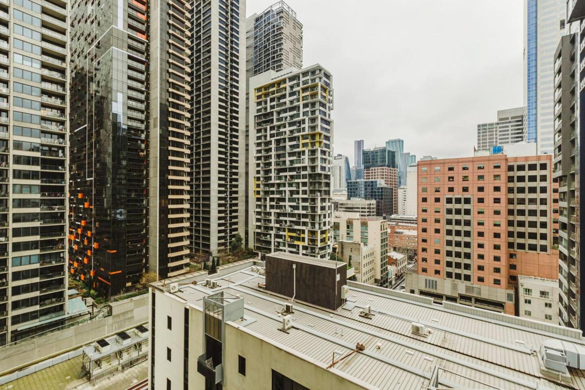Exec King Bed Skybus Sthn X Pking Pool Gym Sauna Melbourne