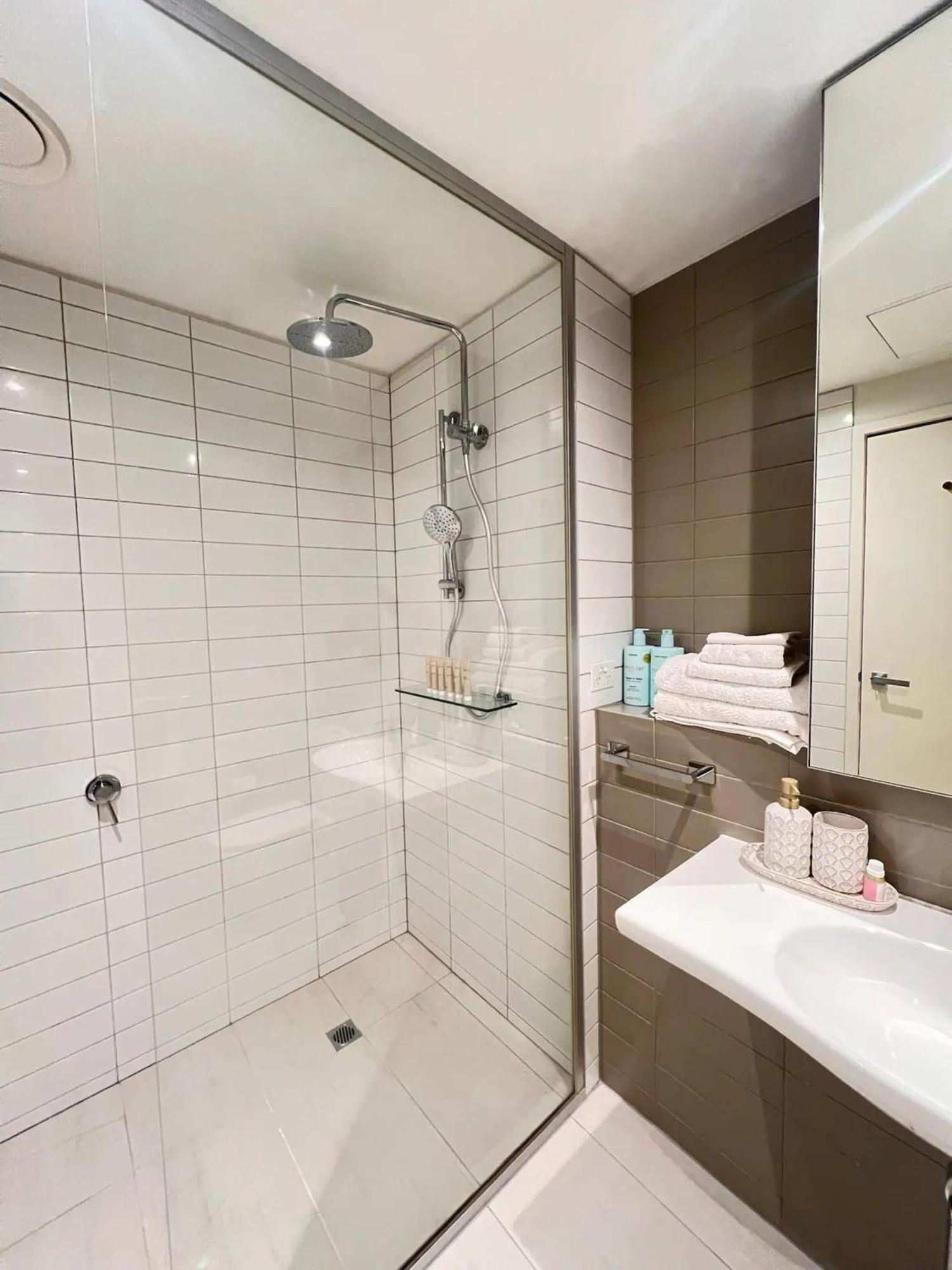 Exec King Bed Skybus Sthn X Pking Pool Gym Sauna * Melbourne