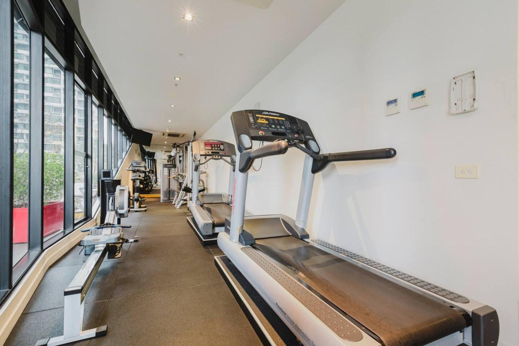 Apartment Exec King Bed Skybus Sthn X Pking Pool Gym Sauna *