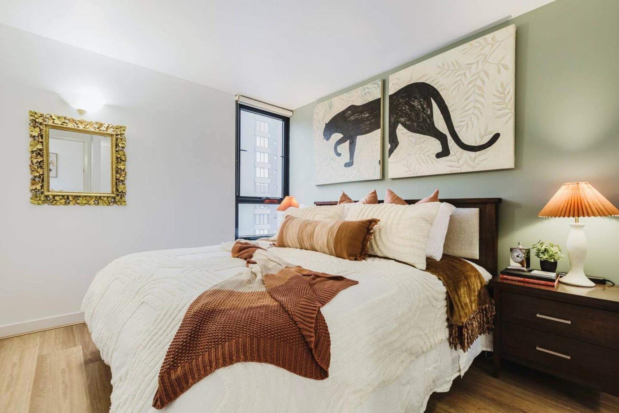 Apartment Exec King Bed Skybus Sthn X Pking Pool Gym Sauna Melbourne