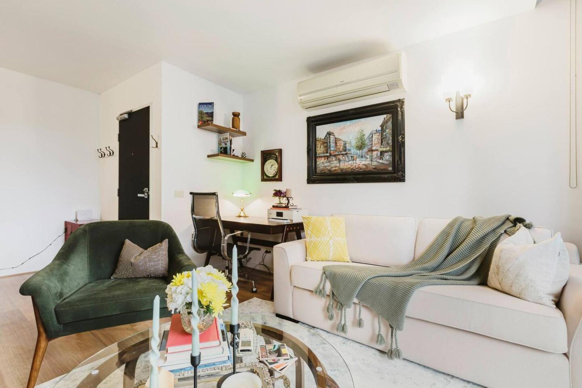 Exec King Bed Skybus Sthn X Pking Pool Gym Sauna Apartment *
