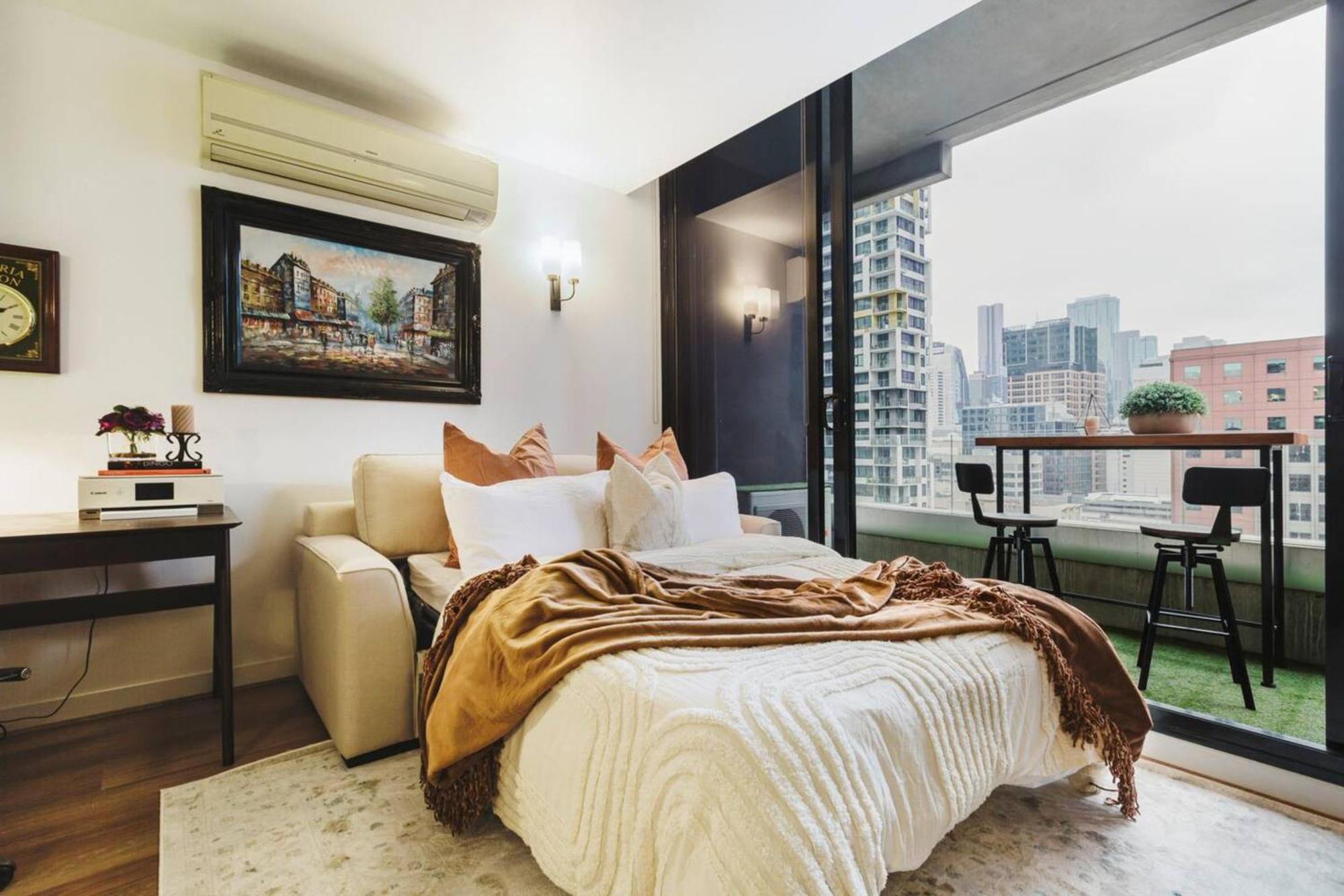Apartment Exec King Bed Skybus Sthn X Pking Pool Gym Sauna Melbourne