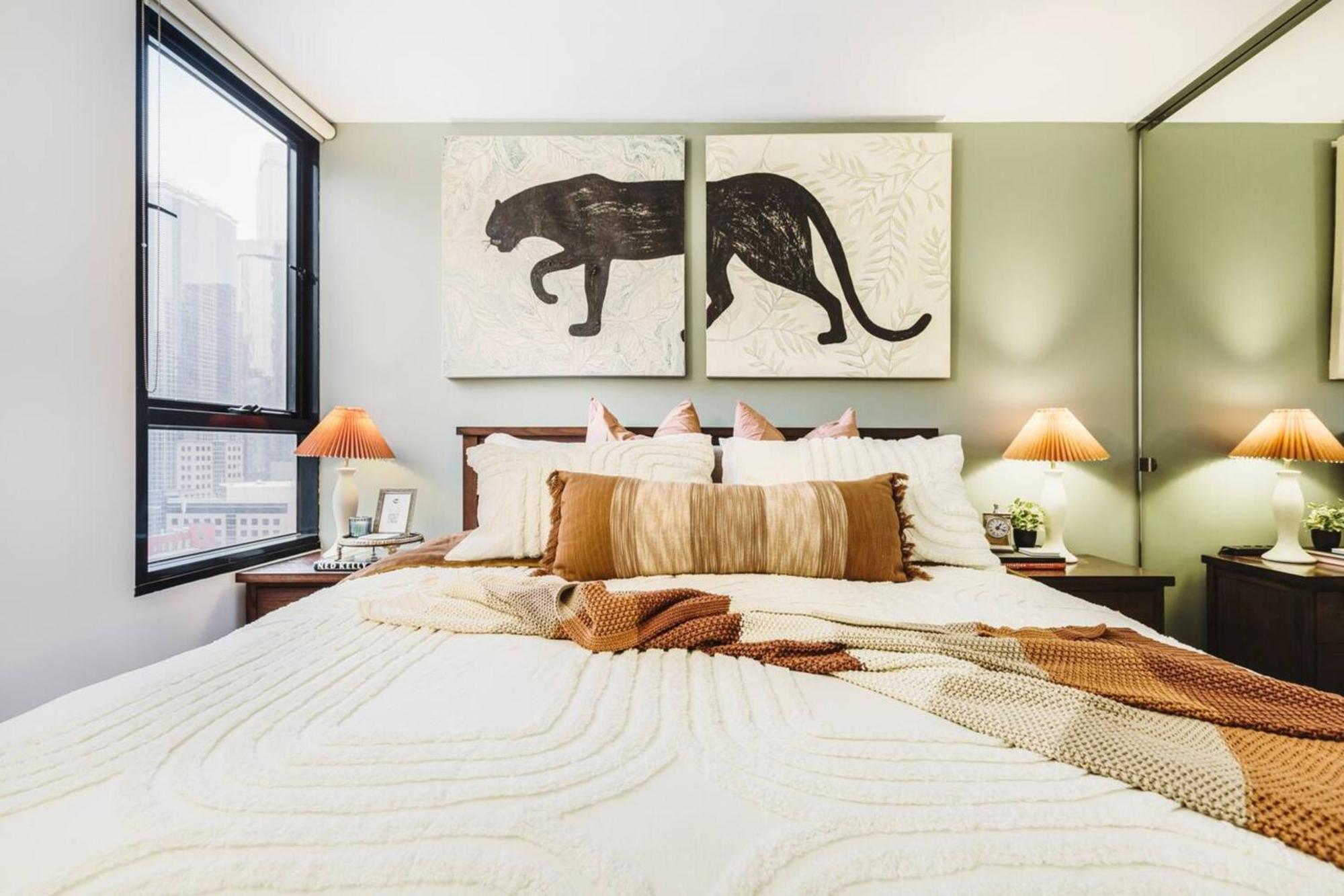 Exec King Bed Skybus Sthn X Pking Pool Gym Sauna Apartment