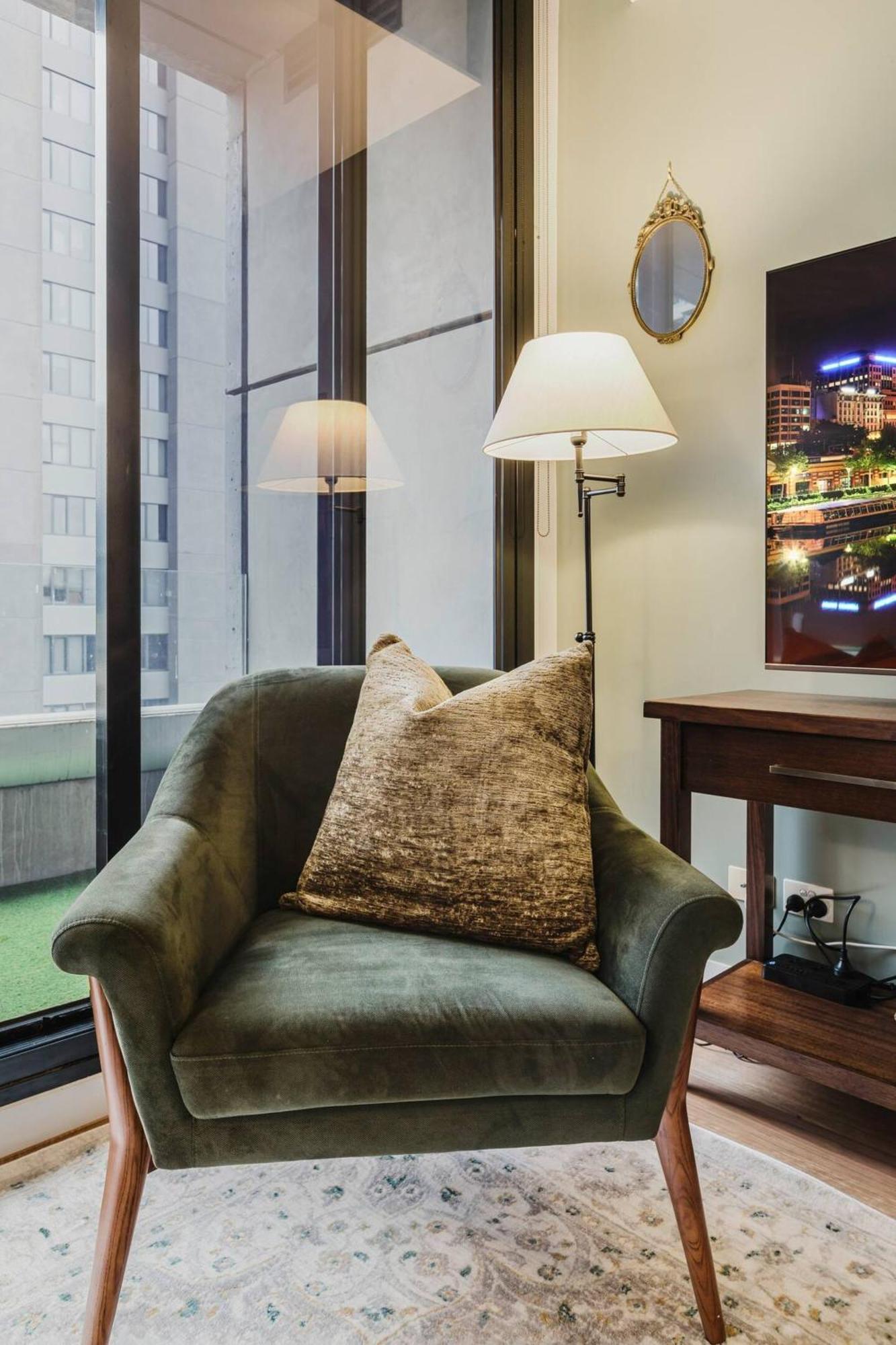 Apartment Exec King Bed Skybus Sthn X Pking Pool Gym Sauna Melbourne
