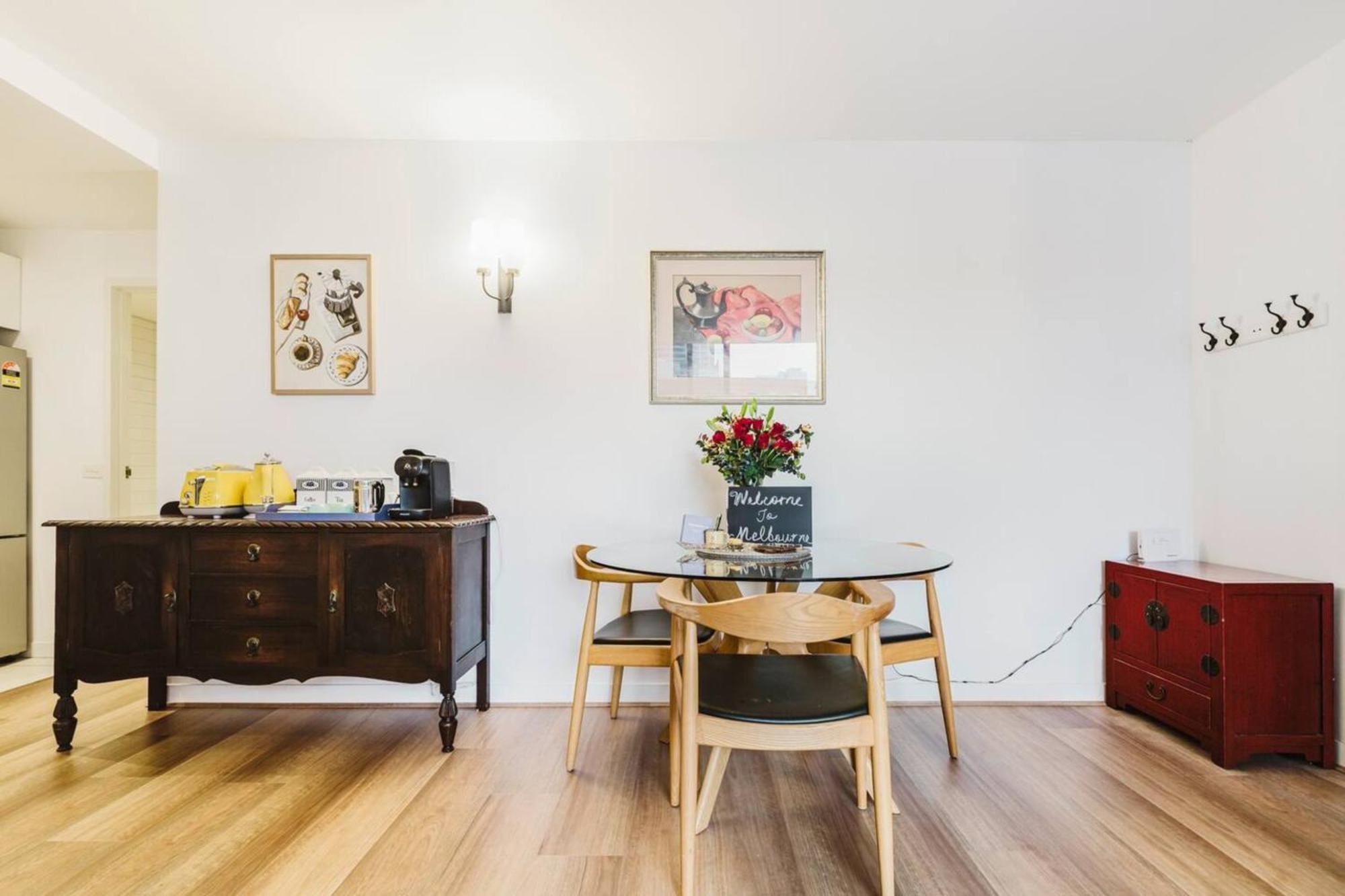 Apartment Exec King Bed Skybus Sthn X Pking Pool Gym Sauna Melbourne
