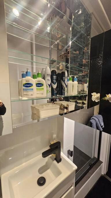 Chic Toorak Apartment Melbourne