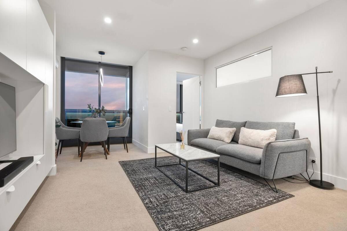 Elegant 2br With Skyline And Wi-fi & Parking Melbourne