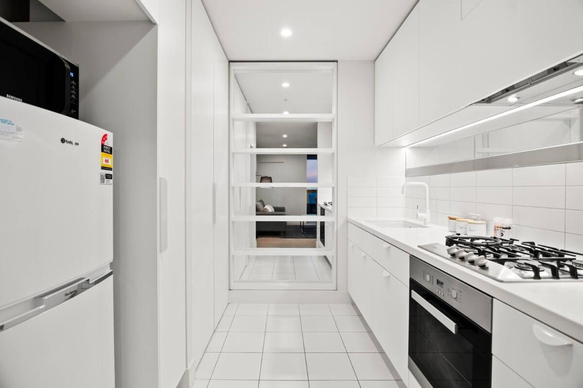 Elegant 2br With Skyline And Wi-fi & Parking Apartment Melbourne