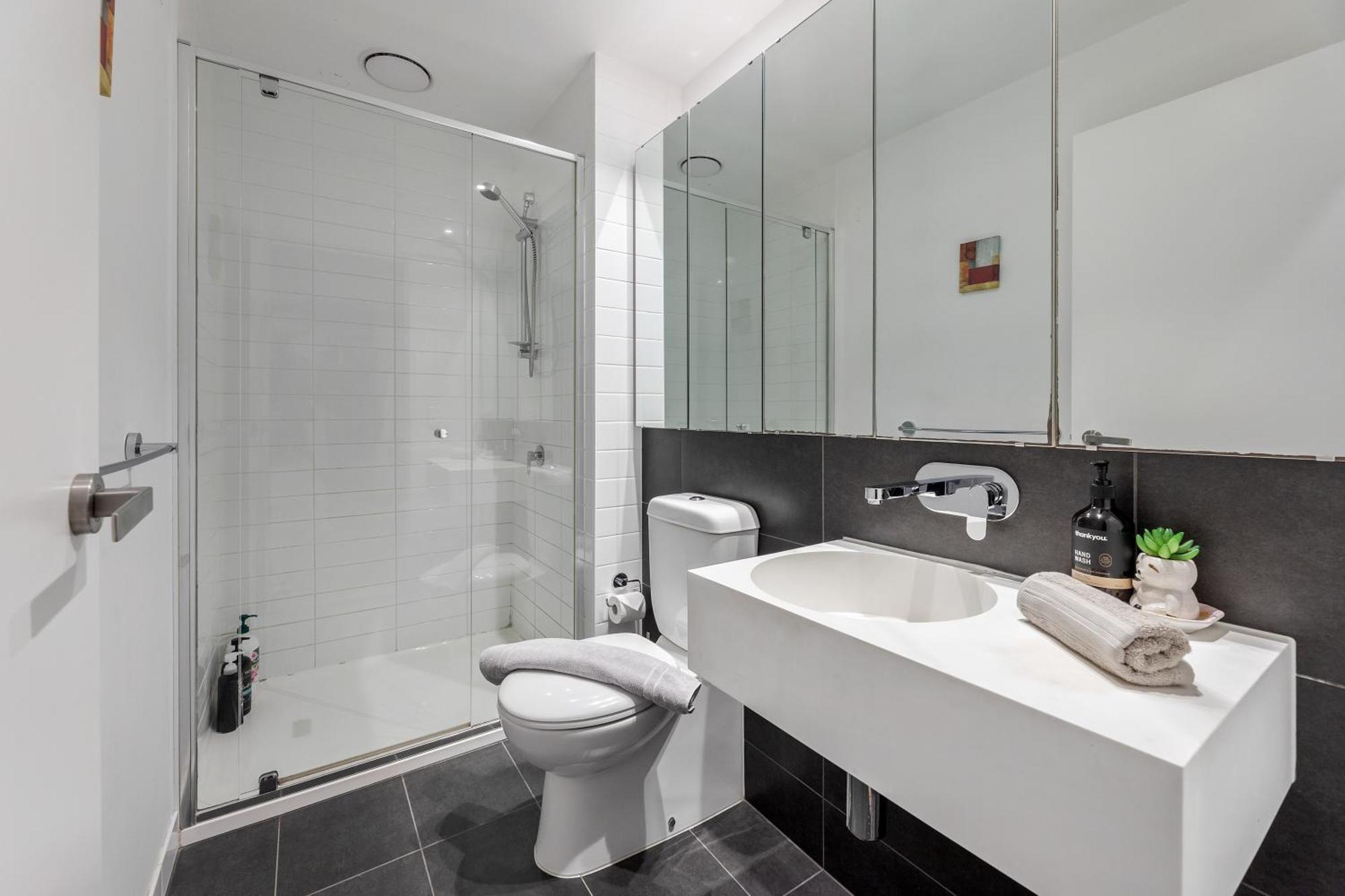 3bedroom 2bathroom Free Parking Rose Lane Apartment