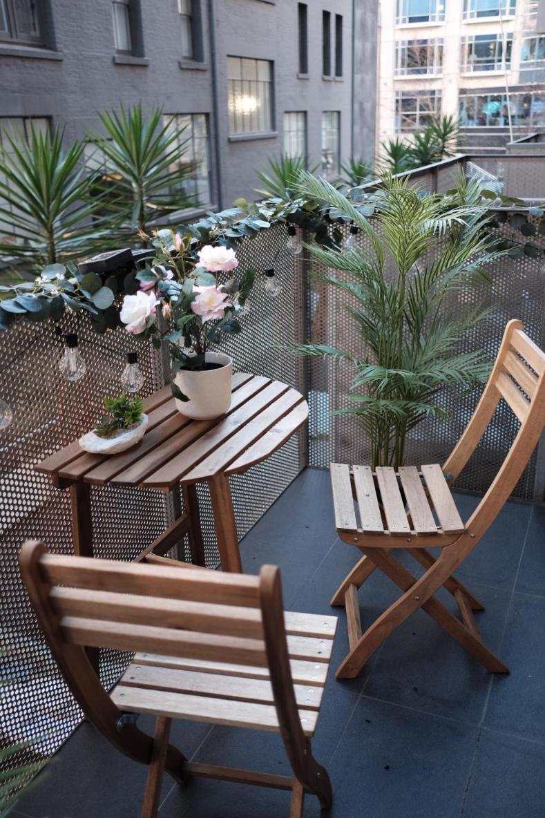Collins Paris End Suite- 2 Bedrooms With Balcony Melbourne