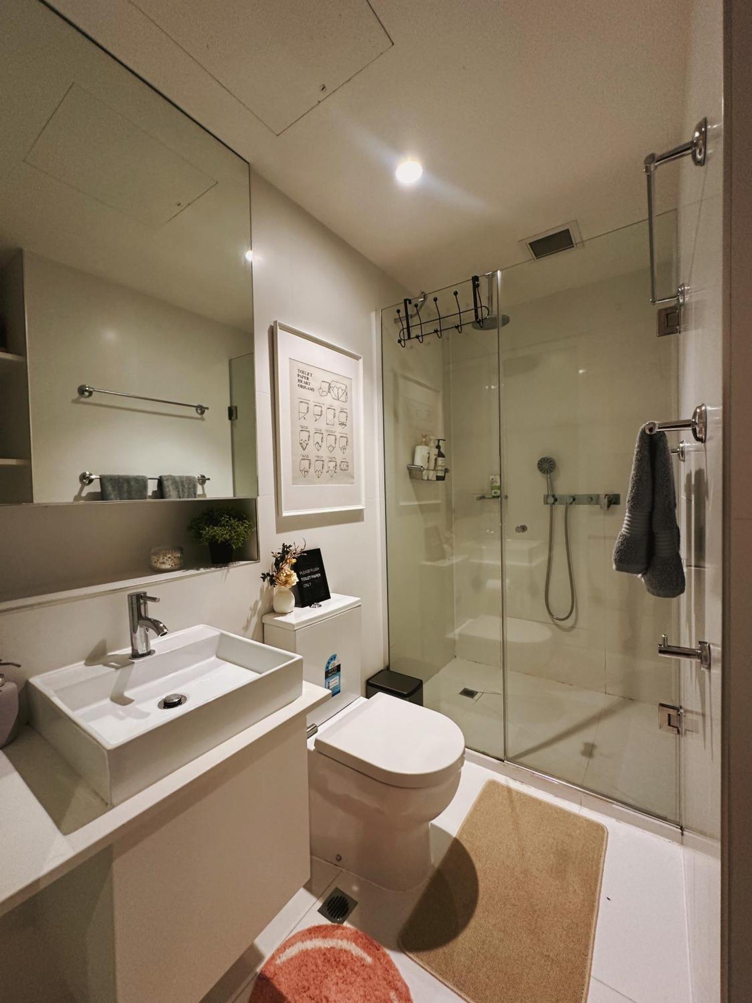 Collins Paris End Suite- 2 Bedrooms With Balcony Apartment Melbourne