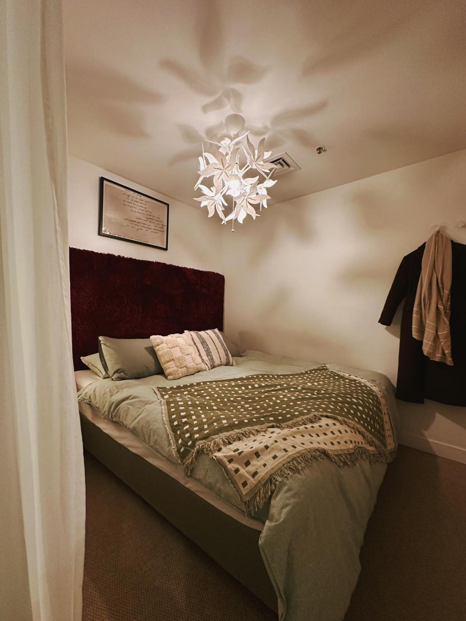 Collins Paris End Suite- 2 Bedrooms With Balcony *