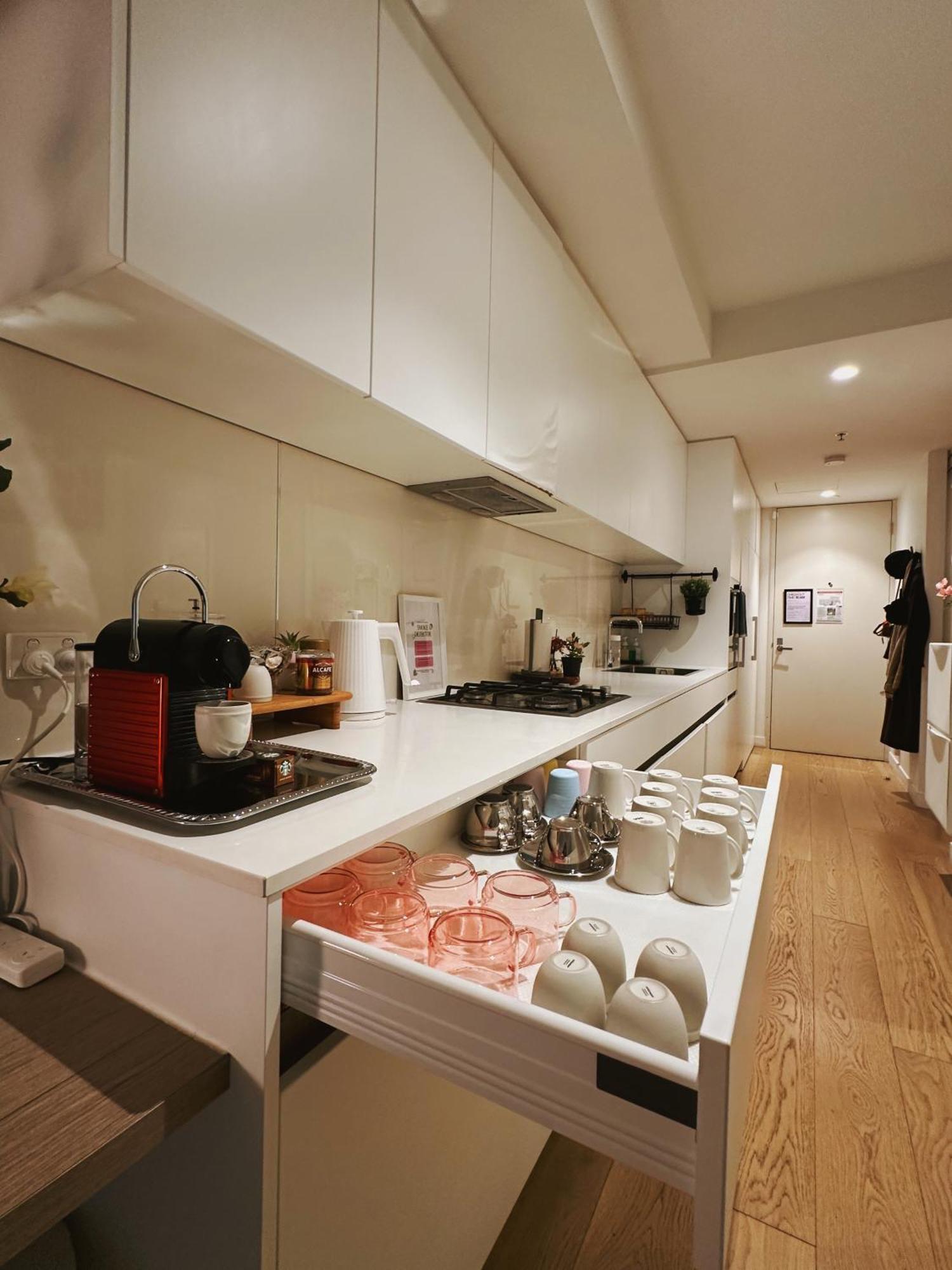 Collins Paris End Suite- 2 Bedrooms With Balcony Apartment *