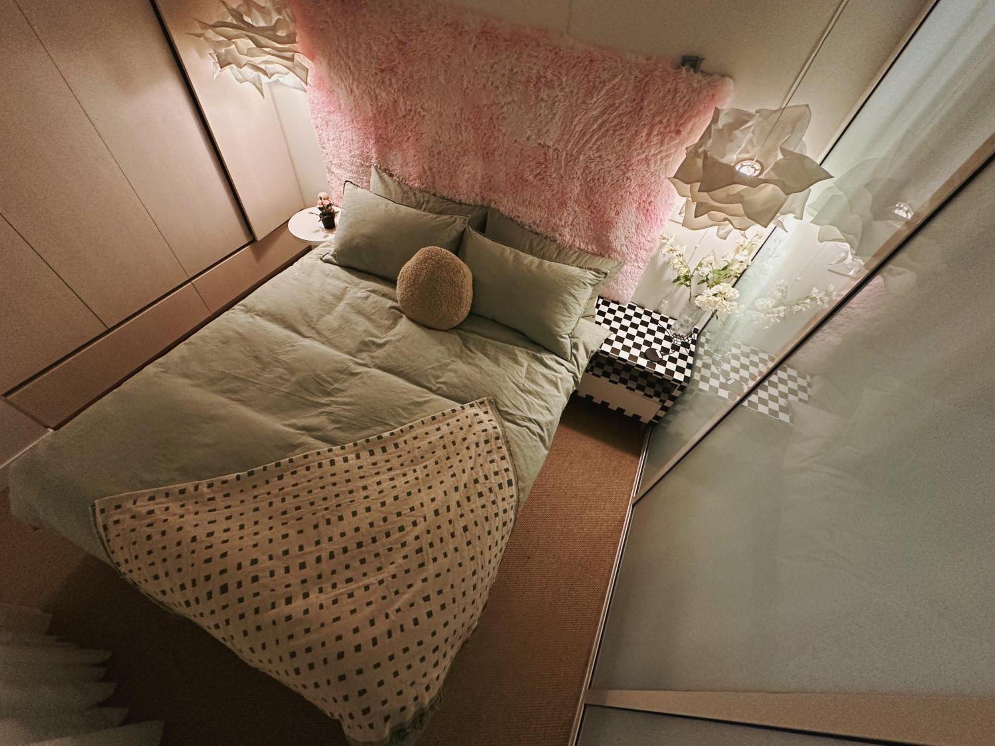 Collins Paris End Suite- 2 Bedrooms With Balcony Apartment Melbourne