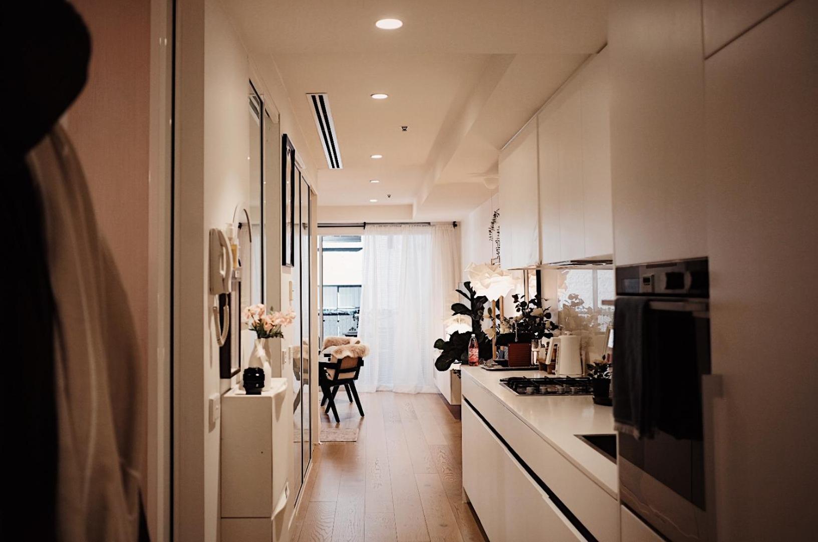 Collins Paris End Suite- 2 Bedrooms With Balcony *