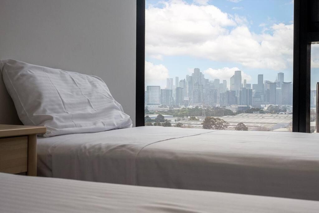 1206 Nine Elm - Port Apartment