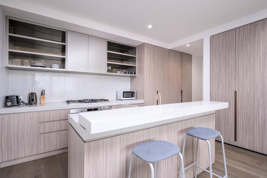 Apartment 1206 Nine Elm - Port *