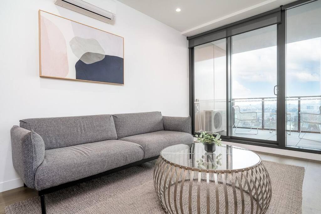 1206 Nine Elm - Port *