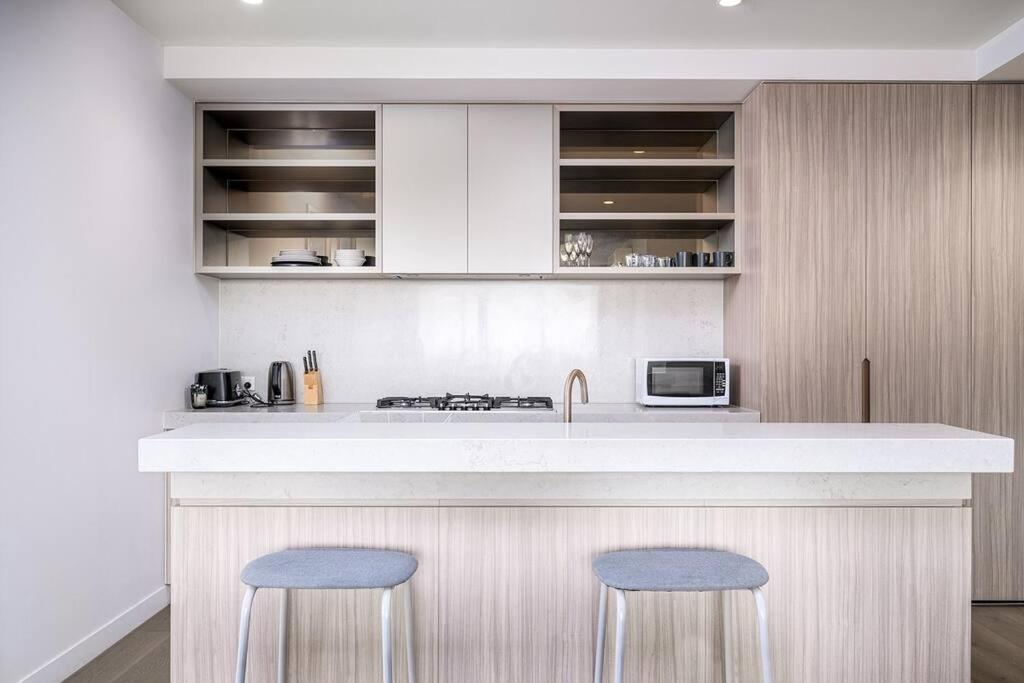 1206 Nine Elm - Port Apartment *