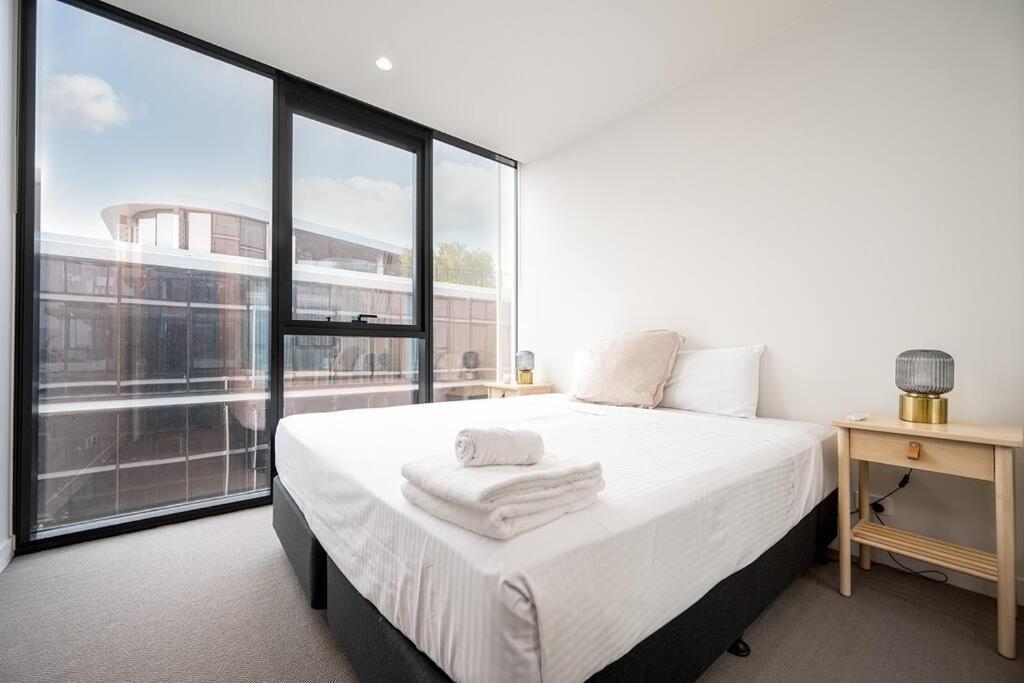 1206 Nine Elm - Port *