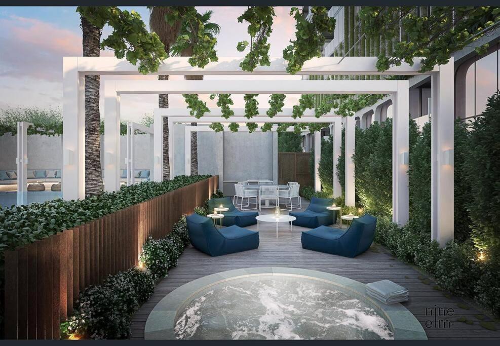 1206 Nine Elm - Port * Melbourne