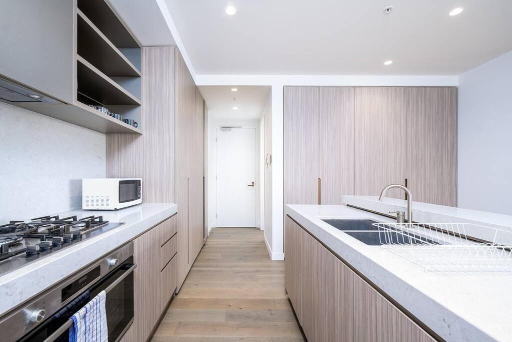 1206 Nine Elm - Port Apartment *