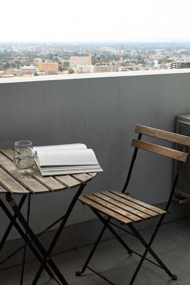 The Perch - Cosy Haven Next To Queen Victoria Market Apartment