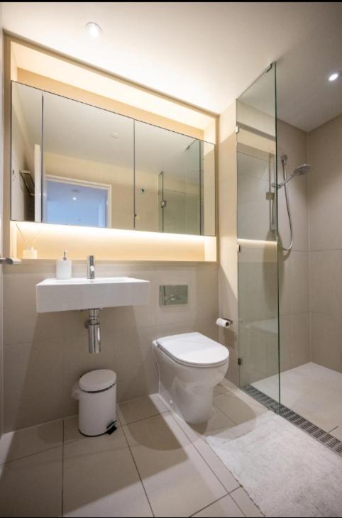 Vibrant Waterfront Docklands Living Apartment