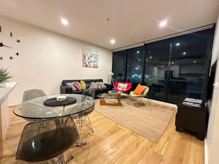 Luxury Premium 2-bedroom Oasis Near Yarra River Apartment *