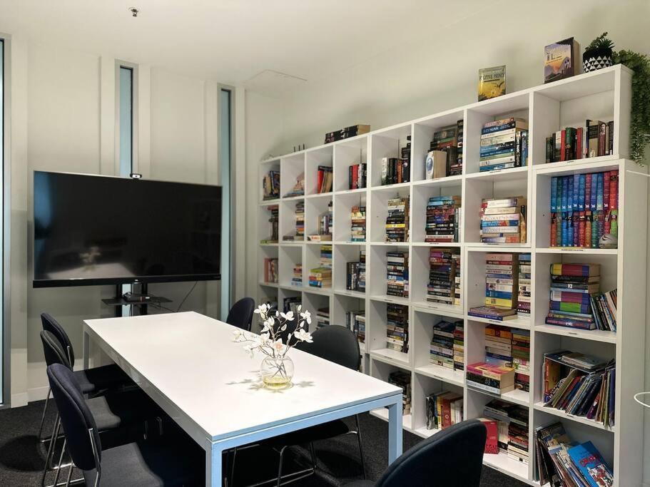 Apartment Luxury Premium 2-bedroom Oasis Near Yarra River *