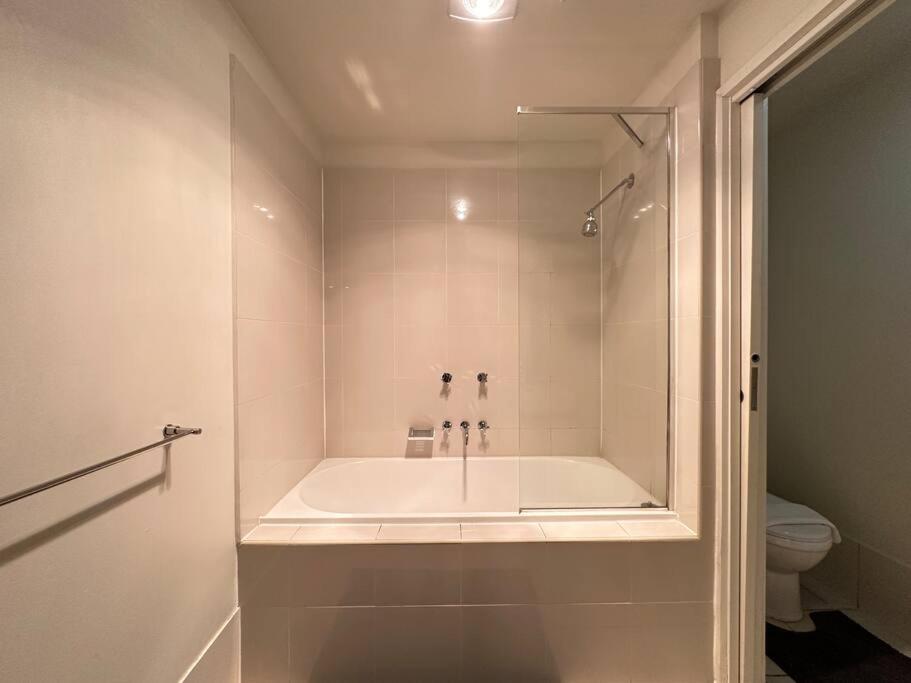 Luxury Premium 2-bedroom Oasis Near Yarra River