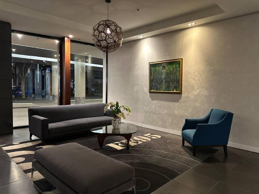 Luxury Premium 2-bedroom Oasis Near Yarra River Apartment *