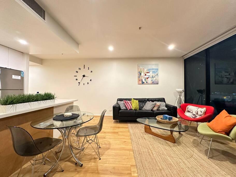 Luxury Premium 2-bedroom Oasis Near Yarra River Apartment