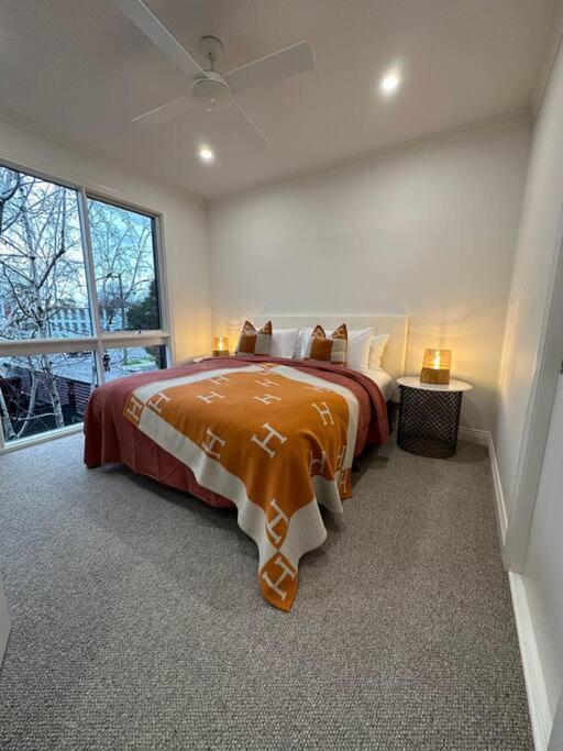 Holiday home Stunning Townhouse - 10 Min To Cbd *