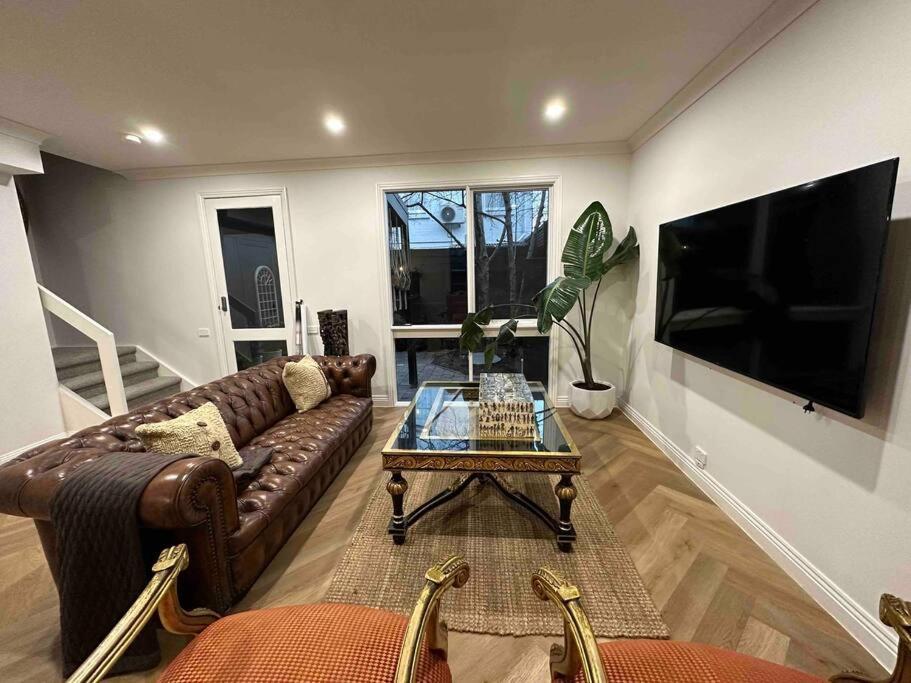 Stunning Townhouse - 10 Min To Cbd Holiday home Melbourne