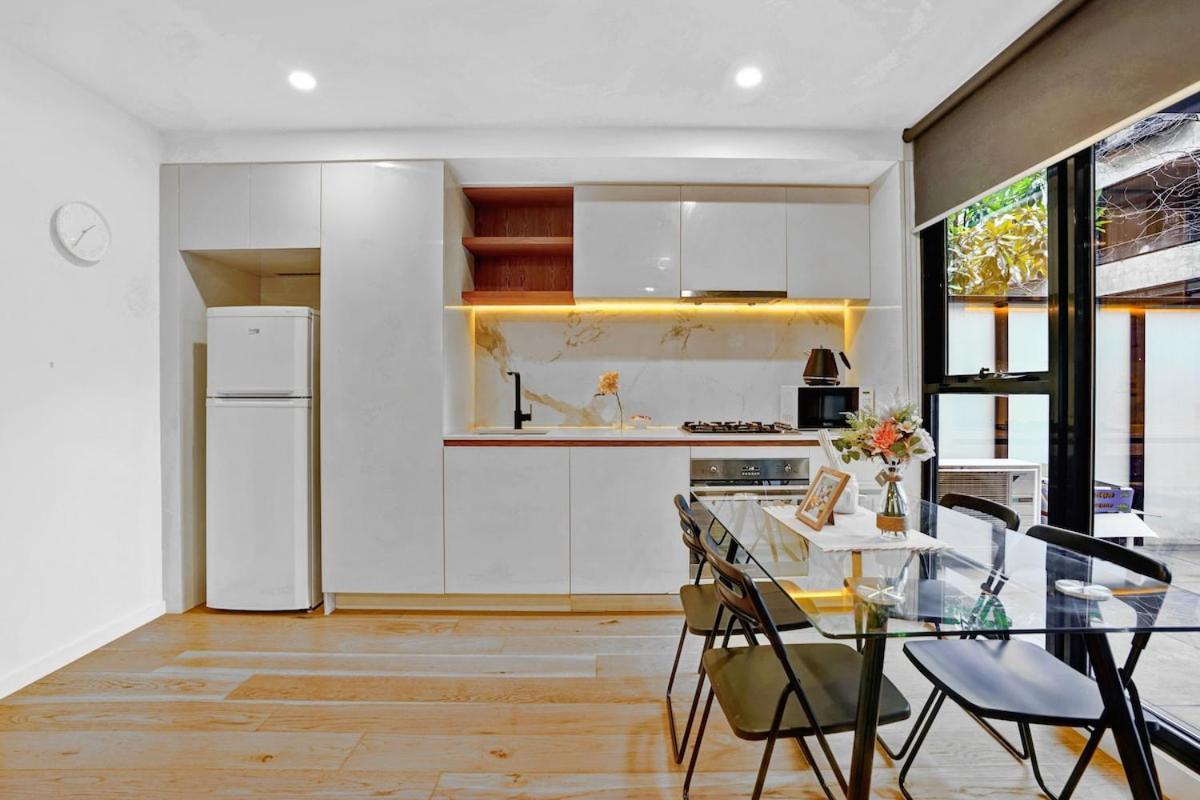 Botanica - Simply Perfect Balwyn 1br Base *
