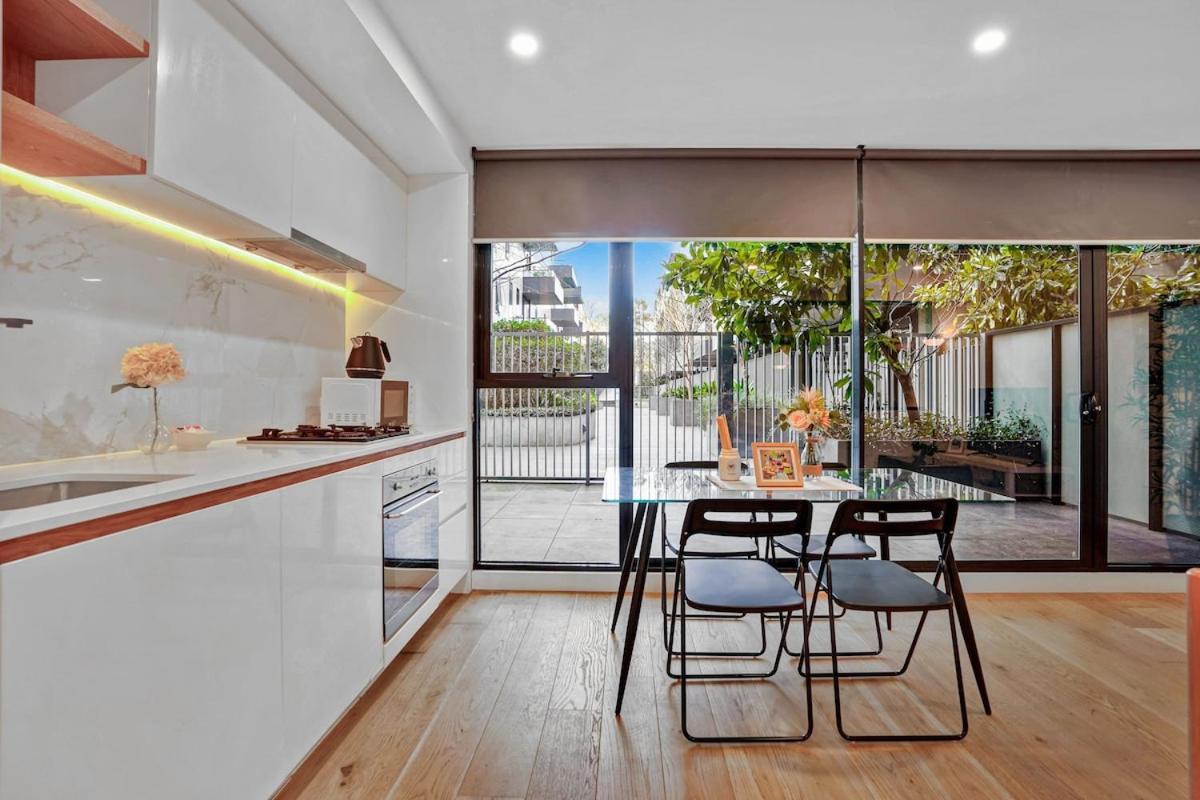 Botanica - Simply Perfect Balwyn 1br Base Apartment