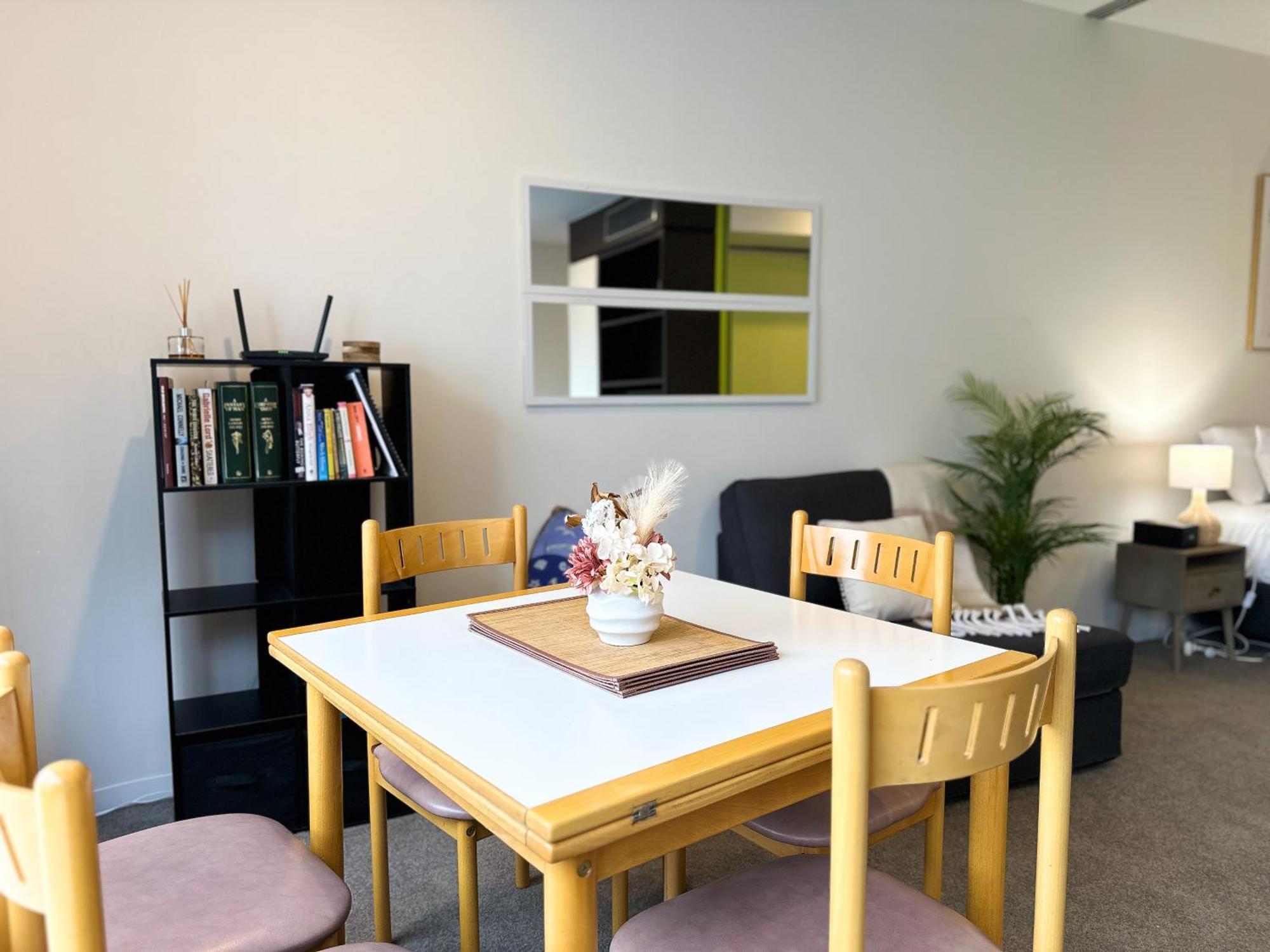 Qv Oasis Contemporary Getaway Apartment