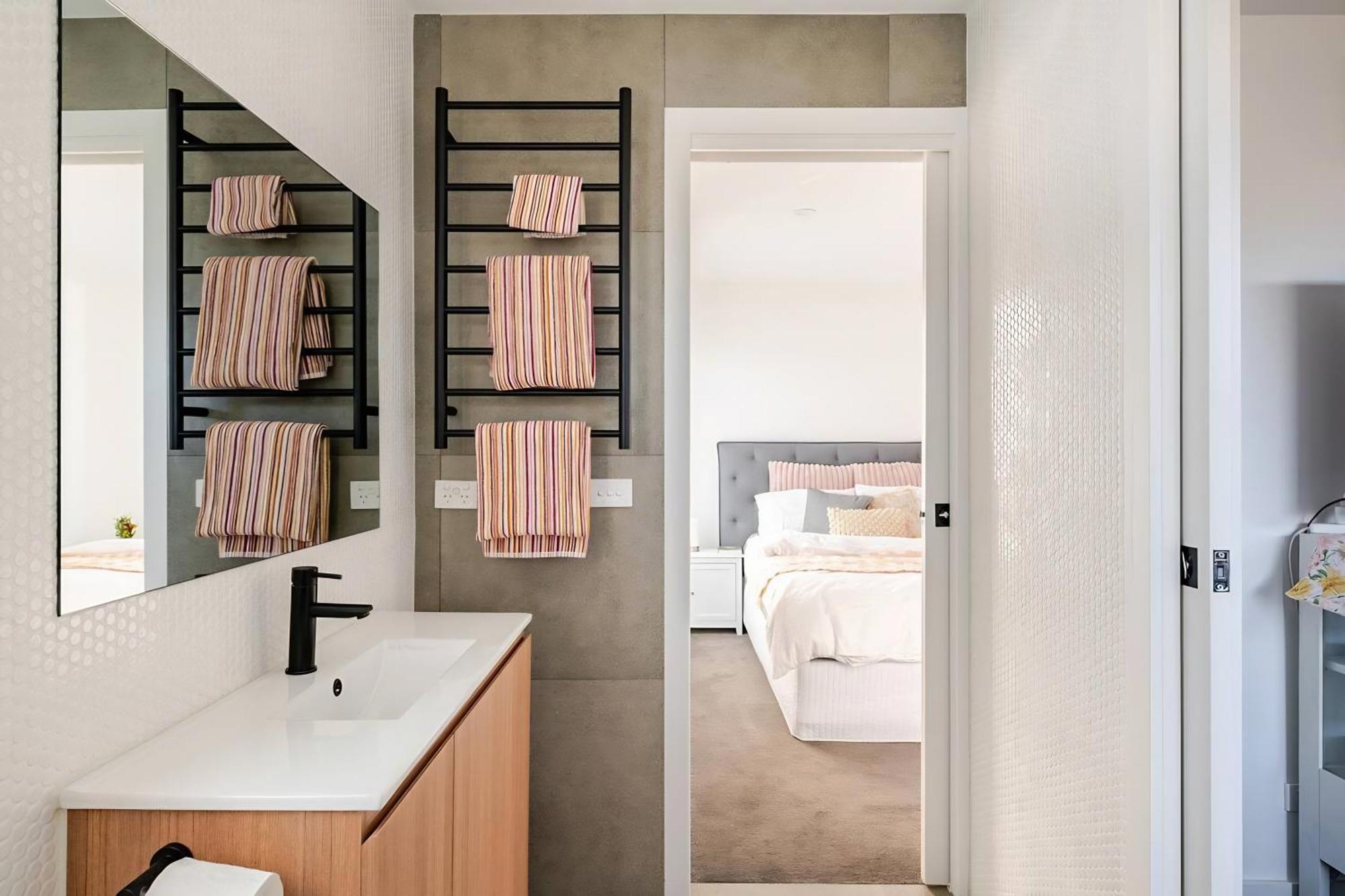 Stunning, Modern, Two-story Detached Townhouse * Melbourne