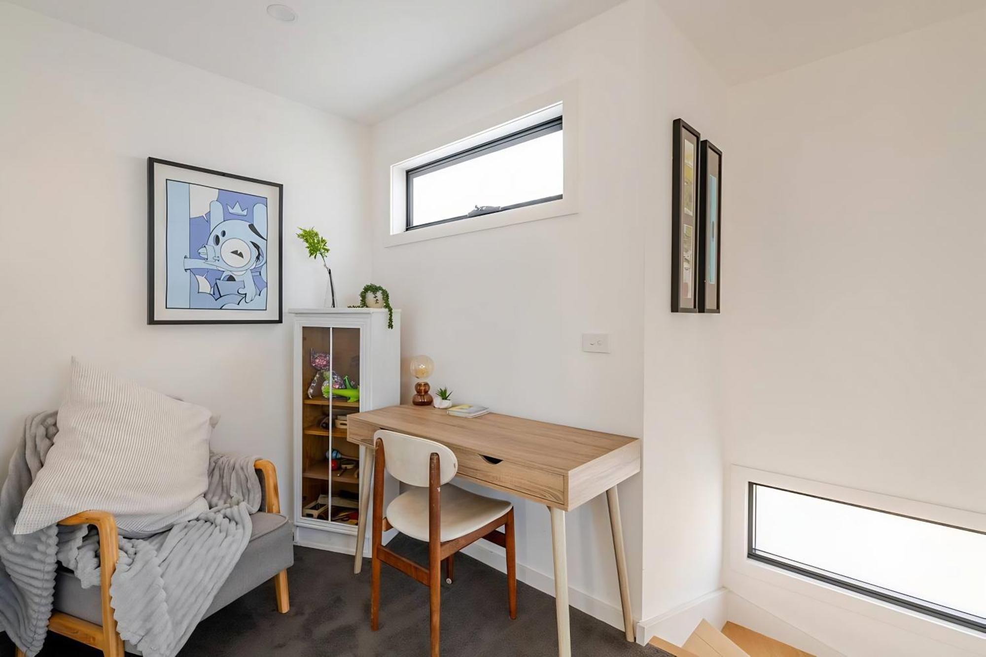Stunning, Modern, Two-story Detached Townhouse * Melbourne