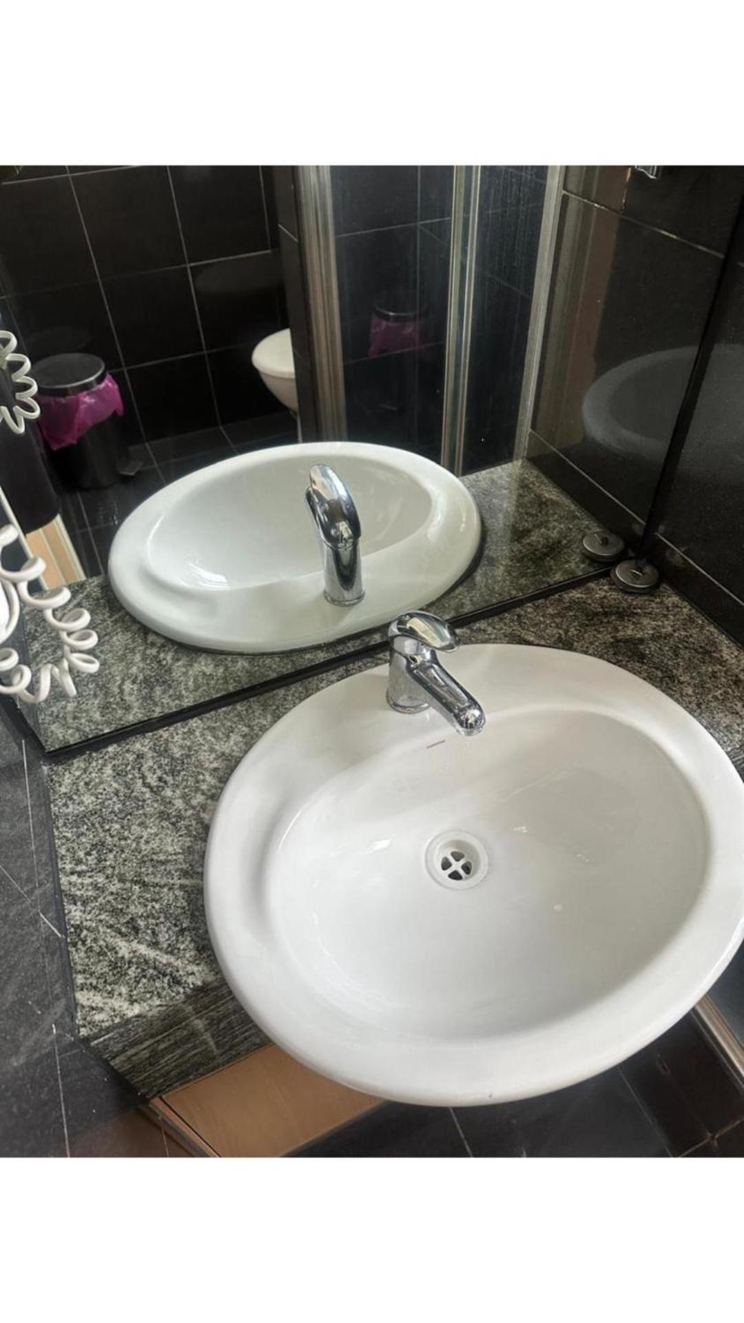 Acland Street Free Parking Apartment