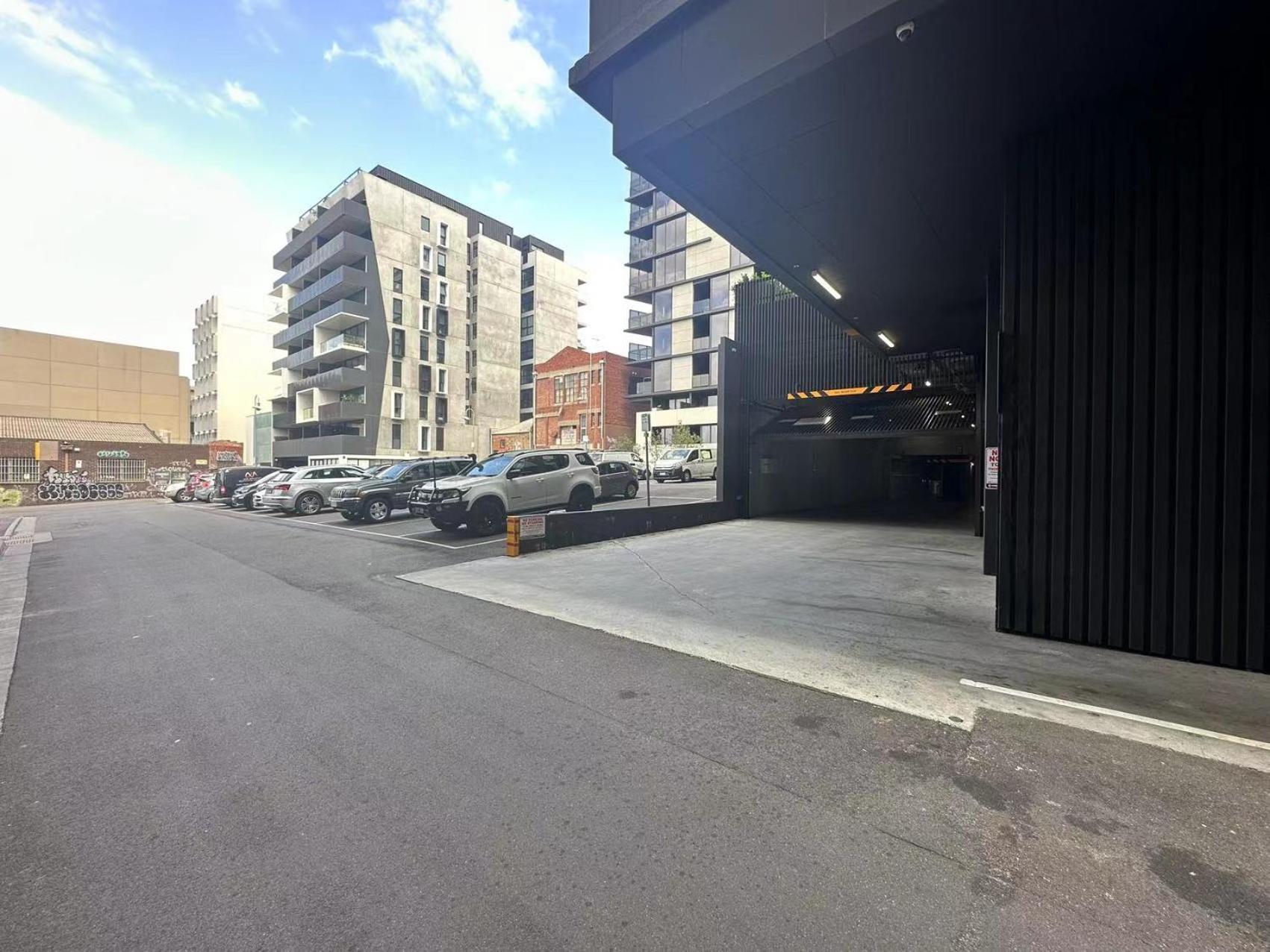 Cosy 1br1ba Richmondfree Parkingpoolbbq Melbourne