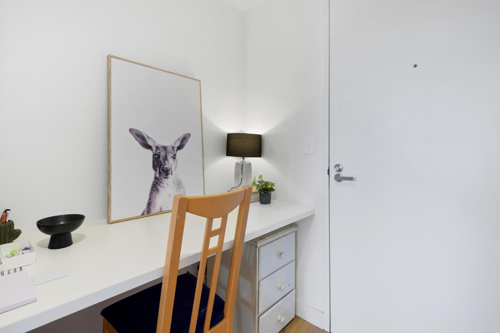 Cosy 1-bed With Private Balcony By Showgrounds *
