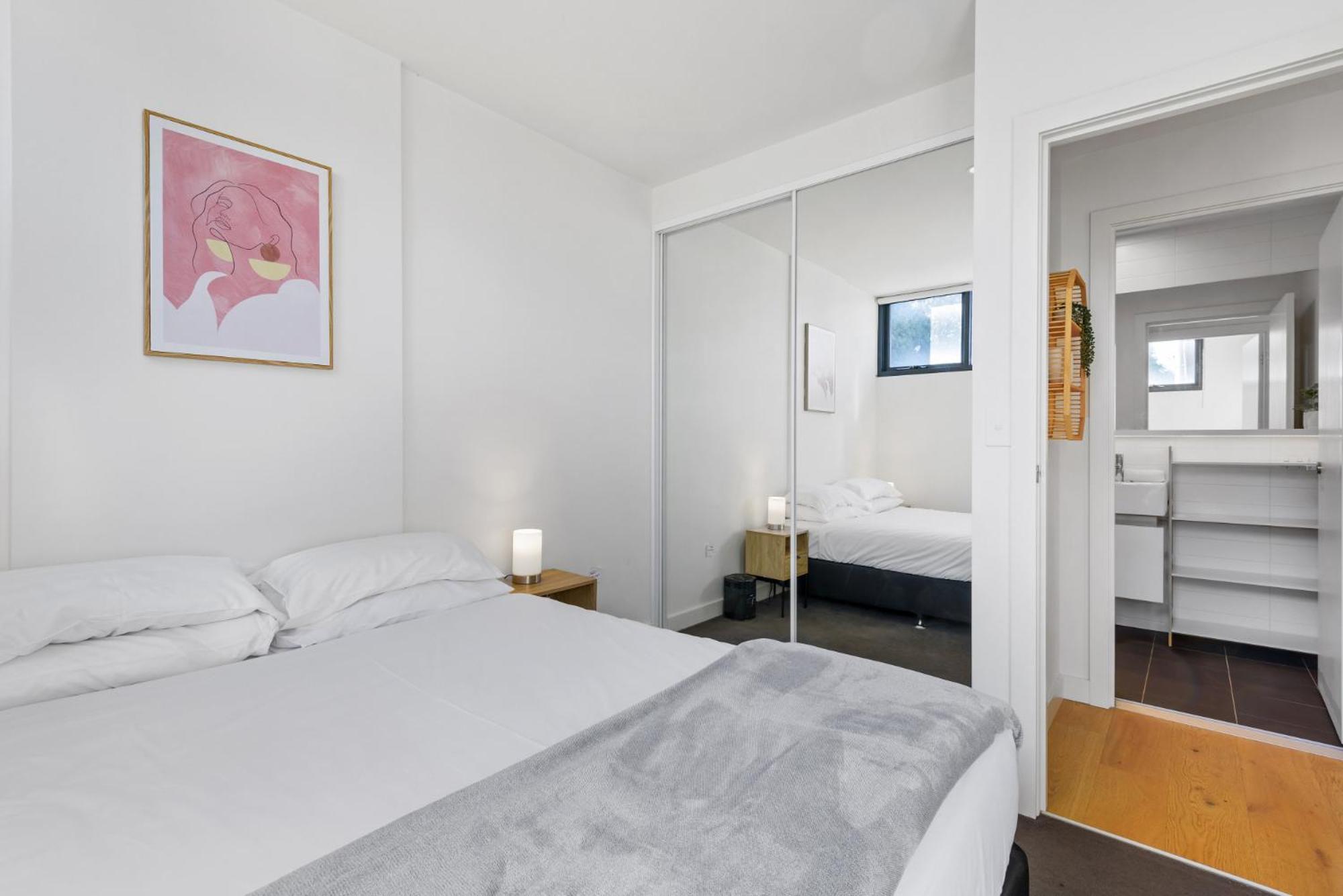Cosy 1-bed With Private Balcony By Showgrounds